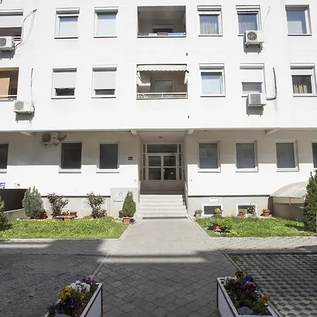 Dia Arena Апартаменты *