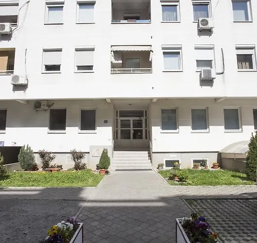 Dia Arena Apartmán *